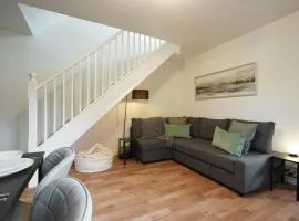 Tapton View - Modern Stay Near Chesterfield Town Center, Train Station & the Peak District