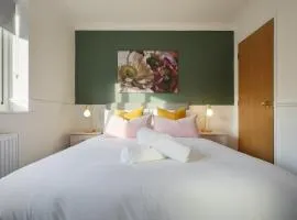 Tapton View - Modern Stay Near Chesterfield Town Center, Train Station & the Peak District
