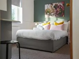Tapton View - Modern Stay Near Chesterfield Town Center, Train Station & the Peak District