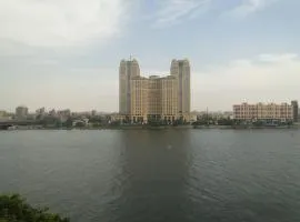 Zamalek Retreat: Premium Stay with Nile View