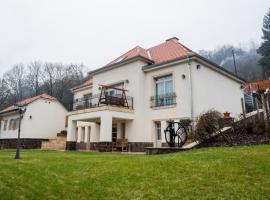 Völgy Villa, rumah percutian di Zebegény