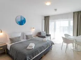 Aquamarina Prima Holiday Studios by the BEACH by Noclegi Renters