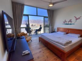 Desert view studio, guest house in Beʼer Ora