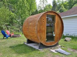 Catskills Hideaway w Sauna Minutes from Skiing, hotel in Mount Tremper