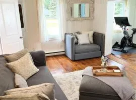 Catskills Quaint Cottage with Peloton Minutes from Hiking
