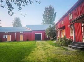 Gamla gården i Ersmark Umeå، شقة في أوميا