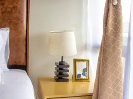 9 Elizabeth Place - Beautiful self catering 1 bedroom Apartment Unit next to Kyalami Racetrack with WIFI - Swimming Pool Gym and Restaurant - Perfect for a couple in Midrand Waterfall