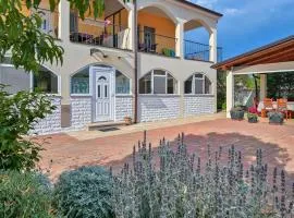 Teuta_commodious apartment at the beach
