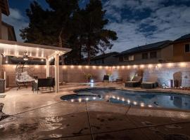 5BR 3BA Family friendly entire home w pool, spa, games, tvs, and more, hotell med jacuzzi i Las Vegas