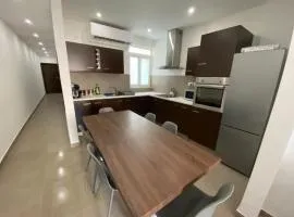 4 bedroom apt 5 mins away from beach and amenities