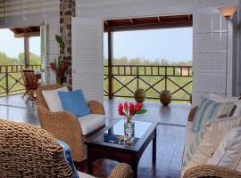 Bright & Beautiful 2 Bedroom Villa, beach hotel in Cap Estate