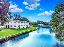 Water View - King Bed - 1st Floor - Palm Wave Says