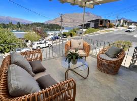 Moon House, cottage in Queenstown