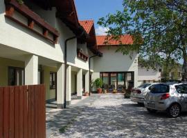 Penzion Jople, hotel in Podhájska