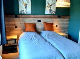 Renée Cense, hotell sihtkohas Houffalize