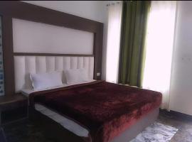 Lawendra home stay, hotel v mestu Bhīm Tāl