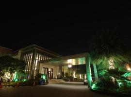 CALISTA RESORT, hotel a Nuova Delhi, South West