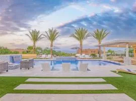 Mountain Views, Luxury, Heated Pool, Putting Green
