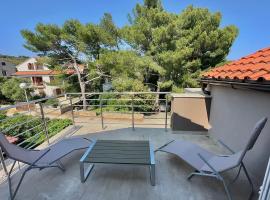 SeaHouse 114, hotel near Losinj Airport - LSZ, 