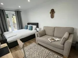 Swan Lake Lodge & free parking
