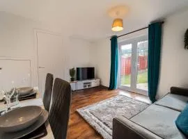 Modern Luxury 2 Bed Didcot Home with Free Parking