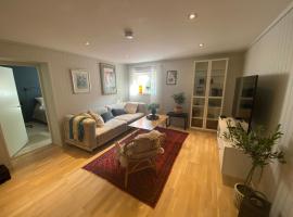 Lys nyoppusset leilighet, hotel conveniente a Tønsberg