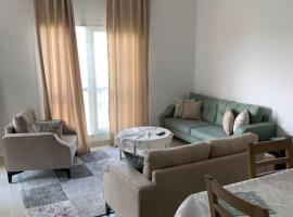 Apartment in Al-Rehab City, hotel di Burg el-Ḥudûd