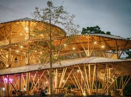 The Osing Bamboo Resort - a LIBERTA Collection、Tamansuruhのリゾート
