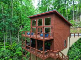 New Cozy Mountain Cabin Hot Tub Near Downtown, chalet de montaña en Gatlinburg