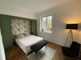 Cosy house, cheap hotel in Montpinchon