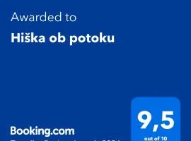 Hiška ob potoku