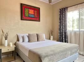 Casa Tatich AC near Guanacaste Airport, hotel en Liberia