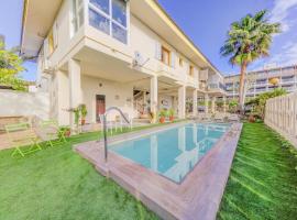 Vivienda con piscina a 300 metros de la playa, pet-friendly hotel in Muro