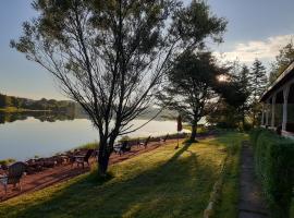 Waterside Apts., beach hotel in Cardigan