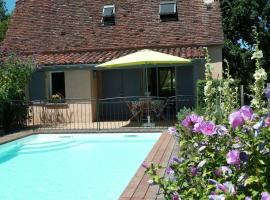Maison avec piscine privée à Loubressac proche Rocamadour & Vallée Dordogne, du Samedi au Samedi, hotel en Loubressac