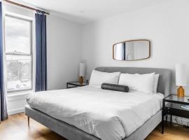 The Phenix, Historic Bldg, King Bed, Room # 305, khách sạn ở Bangor