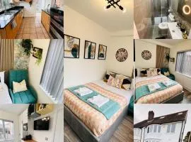 Cosy En-Ensuite Private Room with own Kitchenette in Birmingham - Halesowen R2