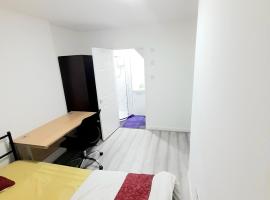 Double ensuite room, homestay in Leicester