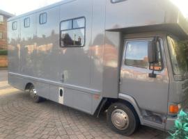 Hunter the Horsebox, glamping site in Henley on Thames