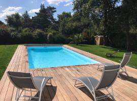 Maison Golf du Morbihan Vannes, piscine chauffée, готель у місті Saint-Nolff