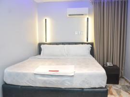 Triple Tee Luxury Hotel & Service Apartments Surulere, hotel v oblasti Surulere, Lagos