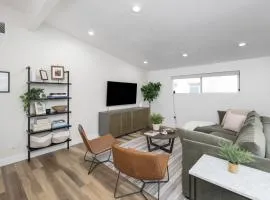 Renovated 2BR 1BA Flat Walkable to 25th Street