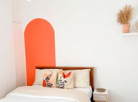 Boho Vibe Room Centrally Located in Portsmouth City, homestay sa Portsmouth