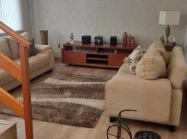 Casa completa com área de lazer próxima ao centro shopping e principais vias de acesso!!