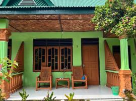 Wisma Batu Mandi and offers jungle tours, hotel a Bukit Lawang