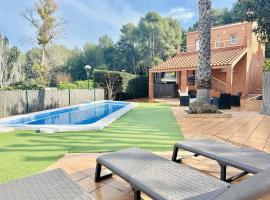 Villa Mora 2 Pool Oasis – miejsce na pobyt w mieście Tamarit