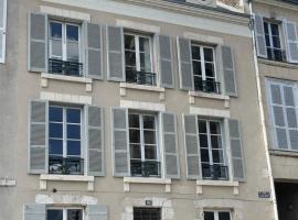 Au 16 Place Saint Louis, bed & breakfast i Blois