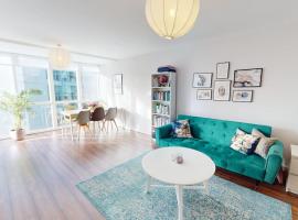 Centrally located, comfy 2-bed 2-bath apt