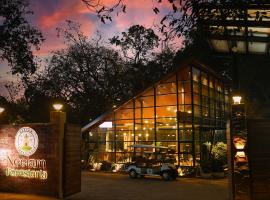 Neelam Foresteria Resort, hotel in Pachmarhī