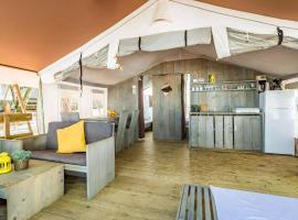 Istra Sunny Tent in Lanterna Premium Camping Resort 4* ที่พักสไตล์เต็นท์ในโปเรช